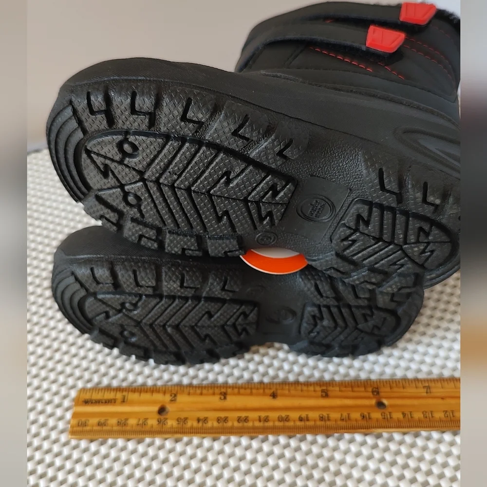 Boys Size 9 Winter Snow Boots Temperature Rated -5° NWT